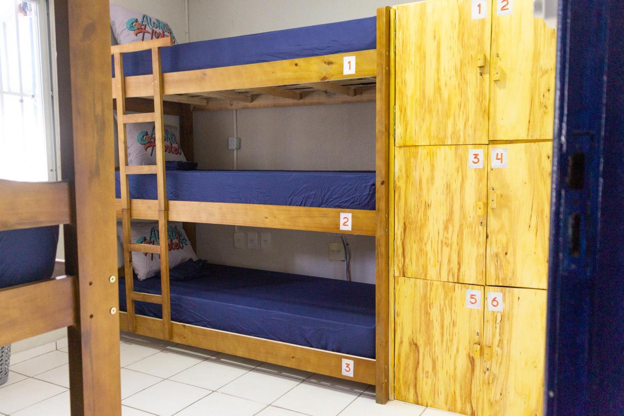 Aloha Pinhoes Hostel *
