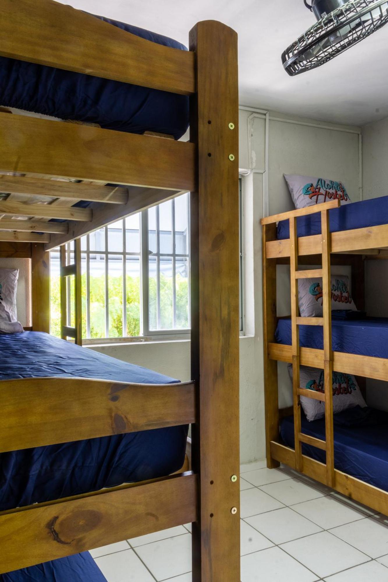 Hostel Aloha Pinhoes